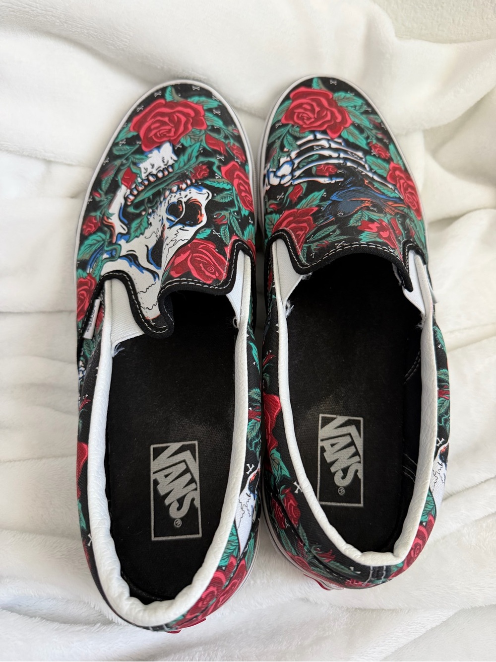 Vans Black Slip-On Skull Sneakers with Red Roses and Green Foliage - Picture 4 of 6